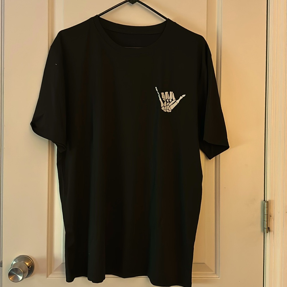 Mens NWT T-shirt size XL but a small XL